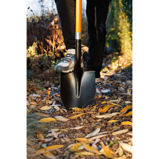 Spade pointed top with fibreglass handle D