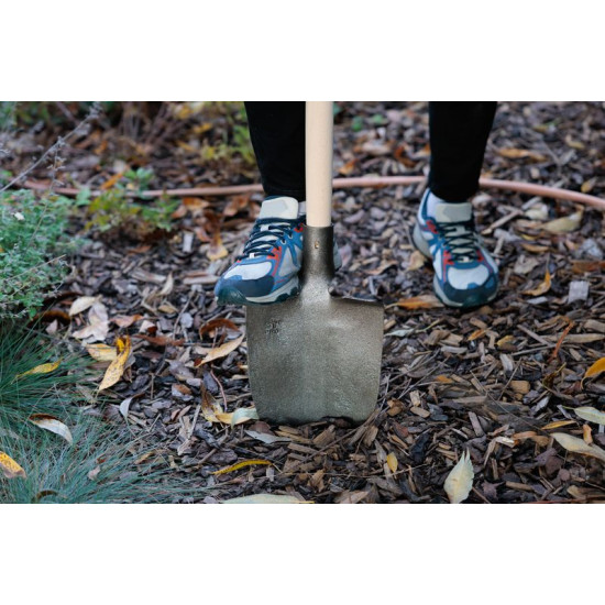 Forged spade Gardex 1300 g, with footboard, with handle