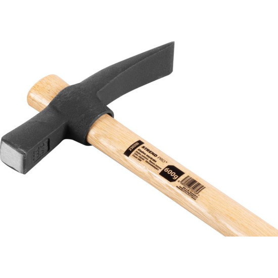 Молоток каменщика Strend рro 600г, деревянная ручка
