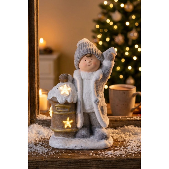 Ziemassvētku rotājumi MagicHome Christmas, Zēns ar pastkastīti, 1 LED, 3xAA, keramika, 33x23x45 cm Ziemassvētku rotājumi MagicHome Christmas, Zēns ar pastkastīti, 1 LED, 3xAA, keramika, 33x23x45 cm
