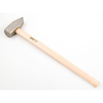 Молот 8 кг с деревянной ручкой. Молот 8 кг с деревянной ручкой.